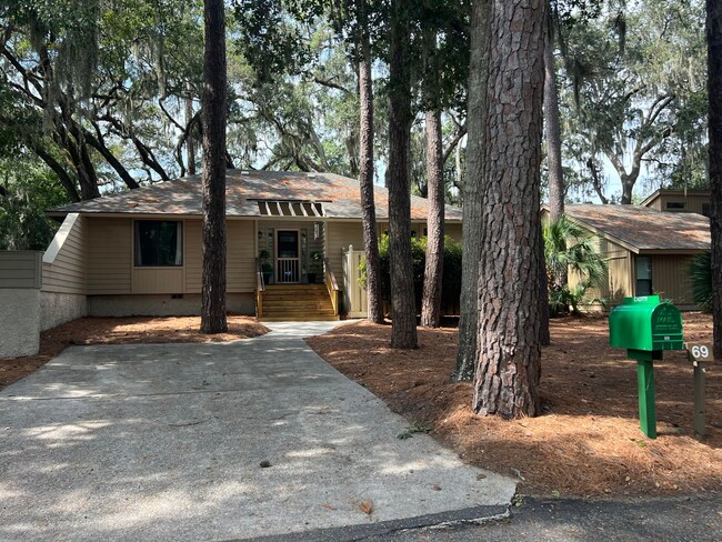 Building Photo - Lovely Furnished Sea Pines Home!