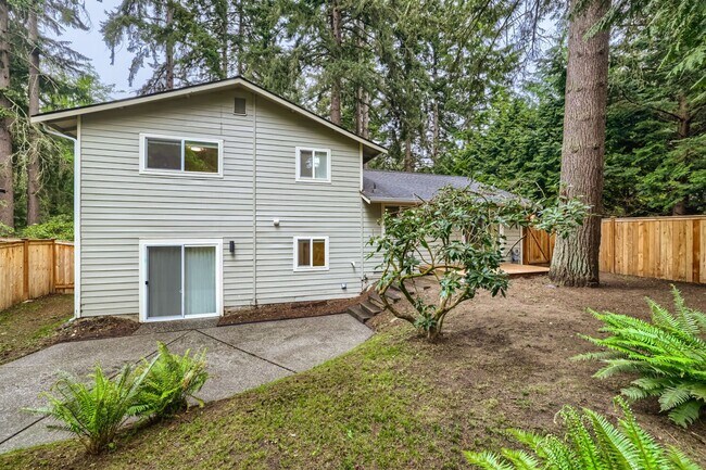 Building Photo - Bright & Charming 4bed/2.5bath in Desirable Edmonds Neighborhood!