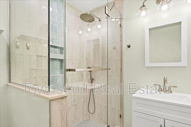 Building Photo - 695 Cedar Point