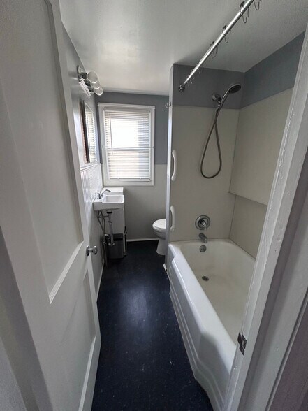 Building Photo - 1231 Hilldale Rd