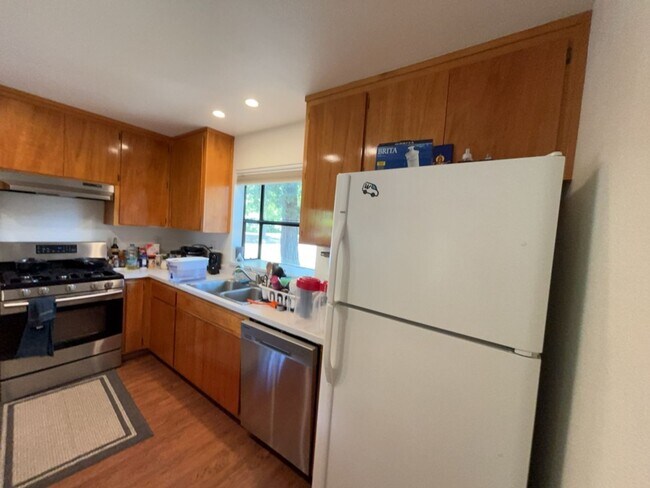 Building Photo - 3 bedroom North Davis townhome available f...