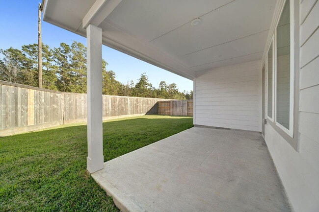 Building Photo - Barely-lived-in single-story 3 bedroom, 2 bath home with 2-car garage located in the Mavera commu...