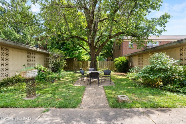 Building Photo - 2705 Riedling Dr