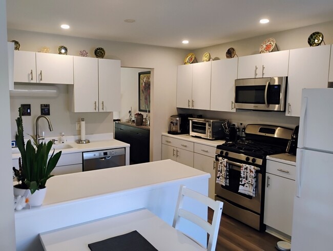 Building Photo - 3061 Pheasant Creek Dr