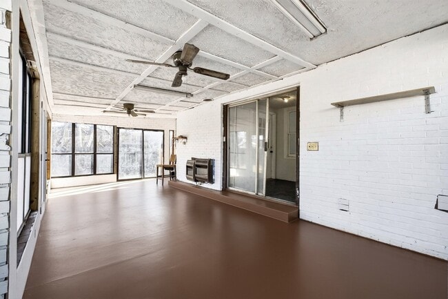 Building Photo - 908 Gilmore Ave