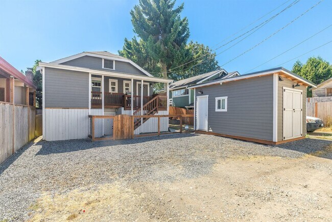Building Photo - LIM DUPLEX
