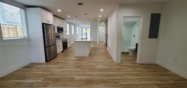 Building Photo - 3620 Thomas Ave