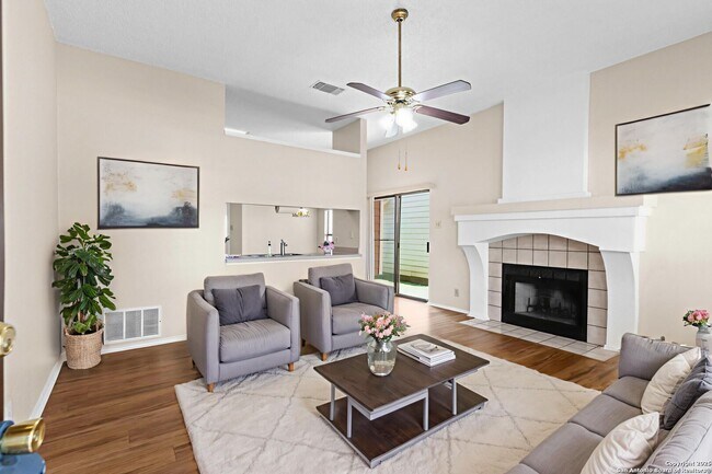 Building Photo - Nicely Updated 3-Bedroom in Northwest Cros...