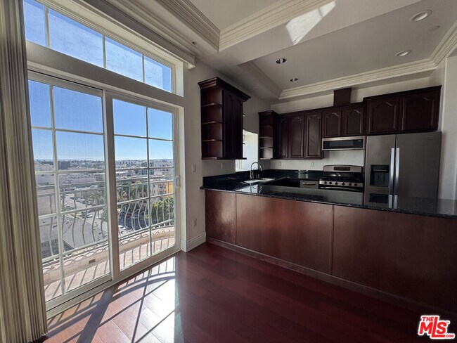 Building Photo - 700 S Ardmore Ave