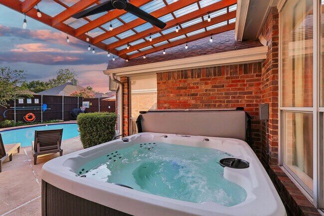 Building Photo - 11911 Rocky Point Dr