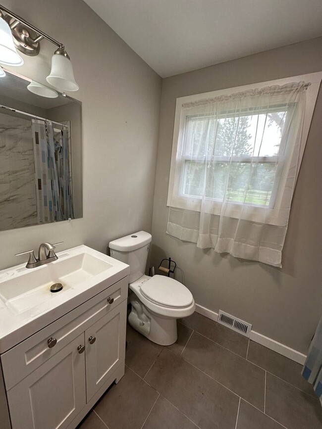 Building Photo - 3 Bedroom - 1 Bathroom - Single story living with unfinished basement for storage!