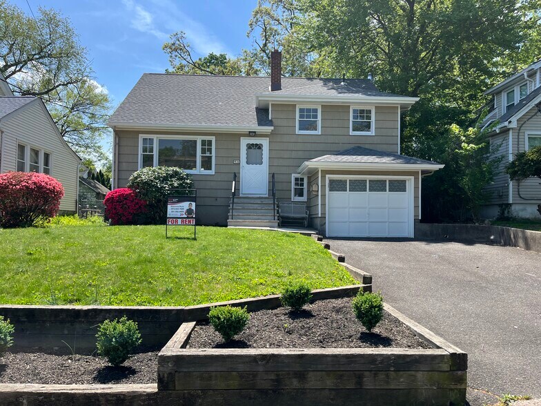 Primary Photo - 96 Oakdene Ave