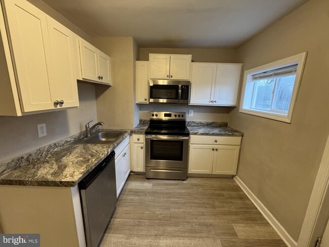 Building Photo - 3920 Main St