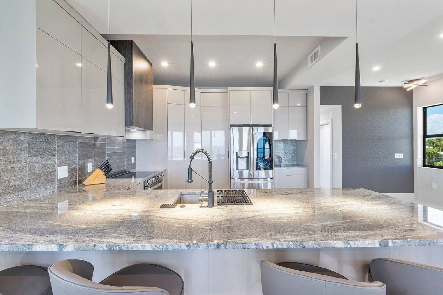 Building Photo - 99 Seaside Ave