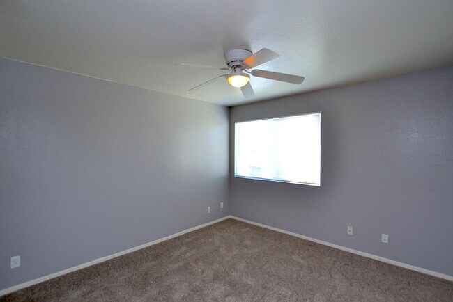 Building Photo - Beautiful 2 bedroom and 2 bath in Phoenix!