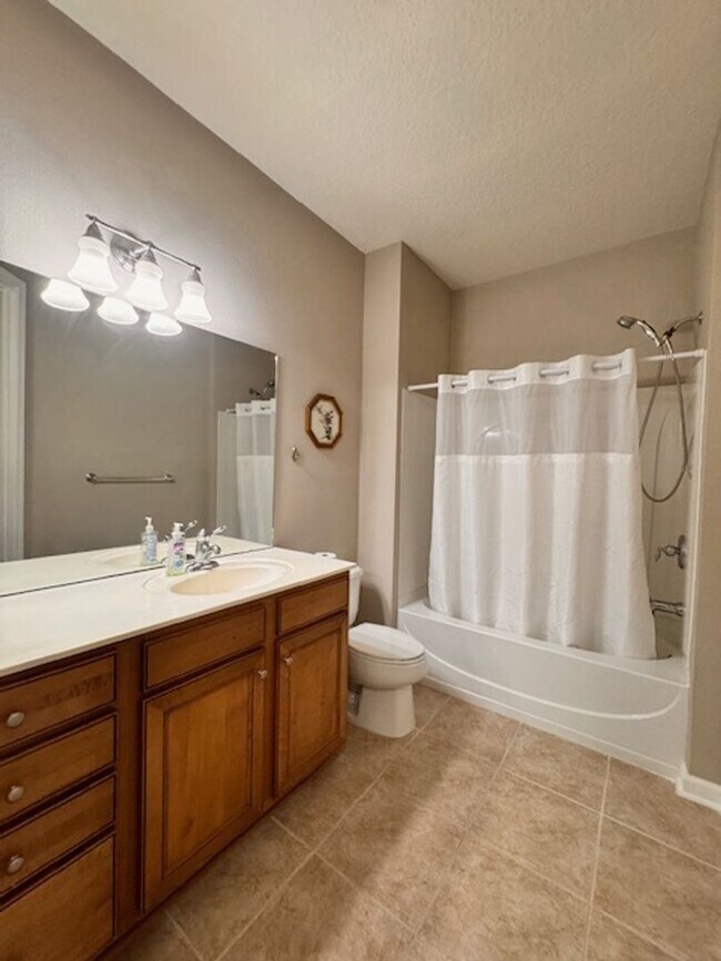Building Photo - Condominium for rent