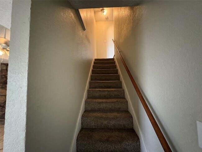 Building Photo - 2721 Hurstview Dr