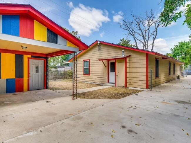 Building Photo - 6203 Felix Ave