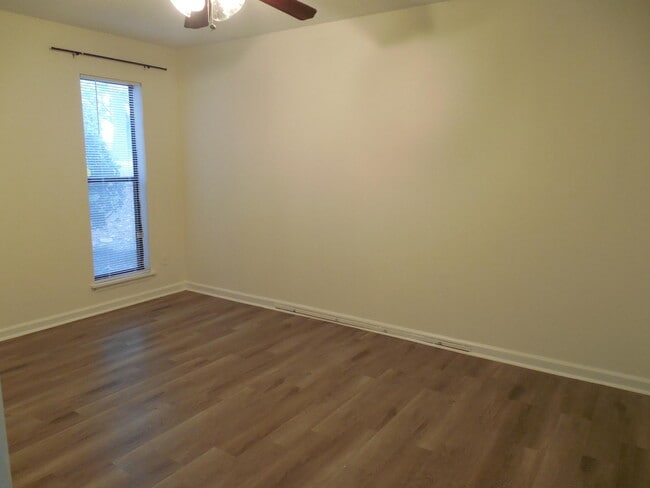 Building Photo - 1101 Colony Pl Dr