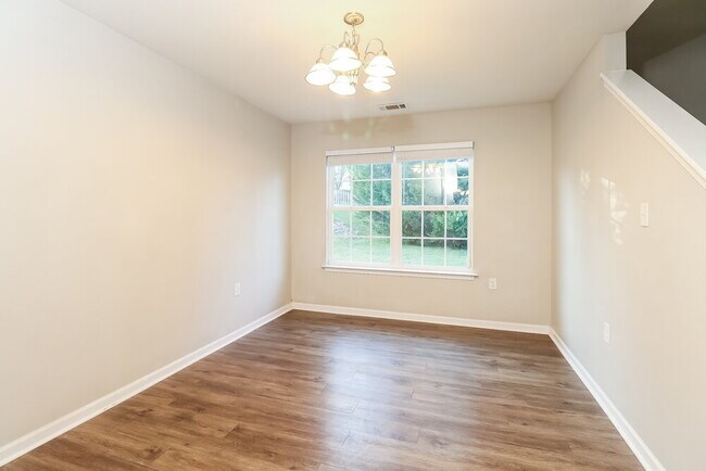 Building Photo - 721 Overlook Rd