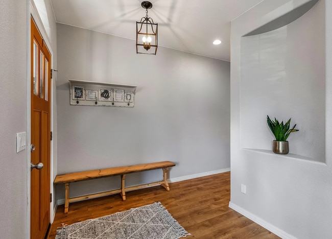Building Photo - Gorgeous, Bright 4 Bedroom Home in SW Bend!
