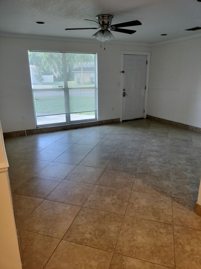 Building Photo - Reduced price!!! Beautiful home with fenced in backyard!