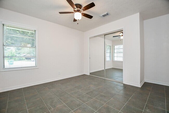 Building Photo - 7602 Turquoise Ln
