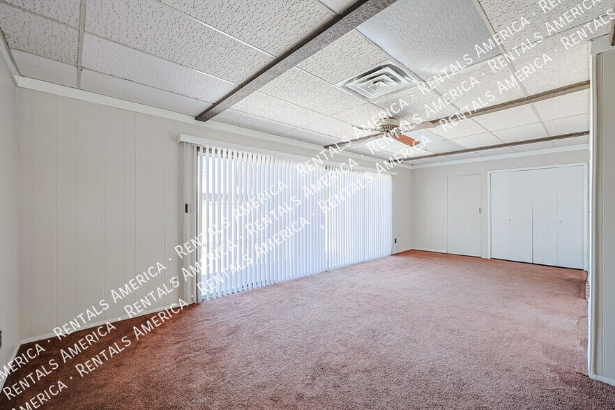 Building Photo - 2114 West Myrtle Ave