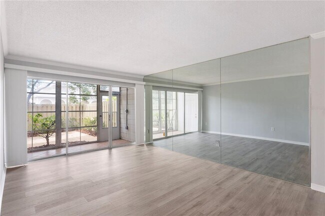 Building Photo - 2302 S Manhattan Ave