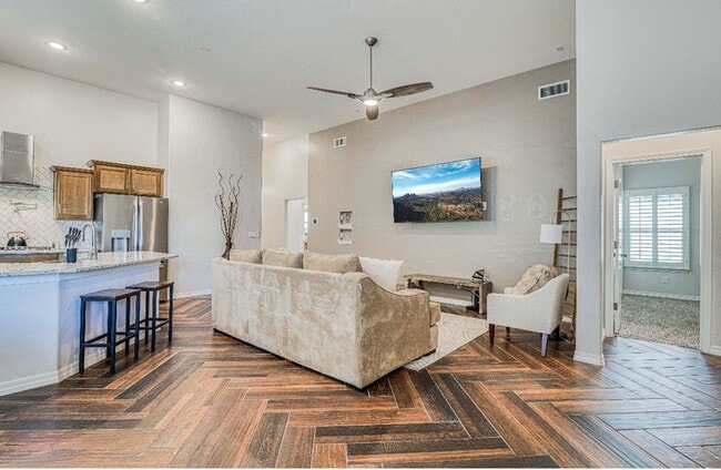 Building Photo - Eastside area for Short or Long Term Rental(Completely Furnished) Beautiful 4 bed/2 baths