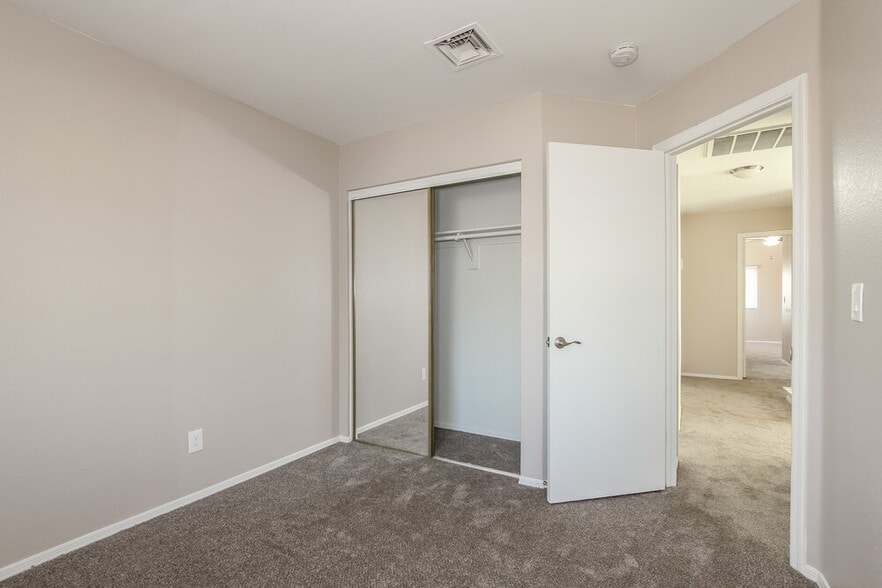 Building Photo - 4331 W Tonto Rd