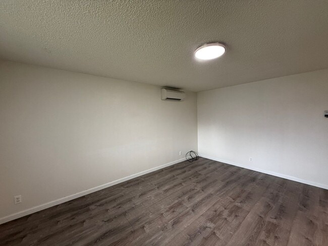 Building Photo - Thurston Charmer