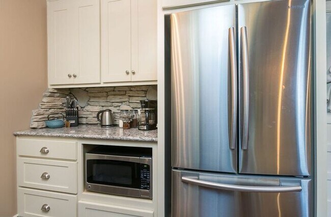 Building Photo - HOME FEATURED IN 417 MAGAZINE in 2018!!!!!...