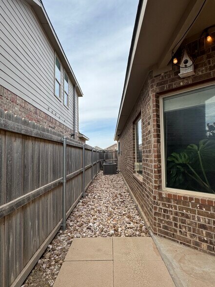 Building Photo - 6615 Colony Rd