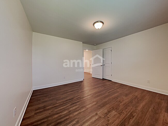 Building Photo - 161 Twin River Dr