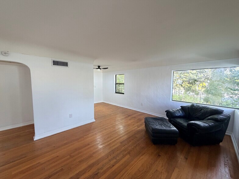 Building Photo - 1130 N Federal Hwy