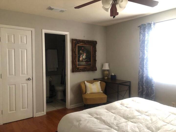 Building Photo - 1804 Holly St