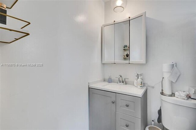 Building Photo - 5811 SW 95th Ct
