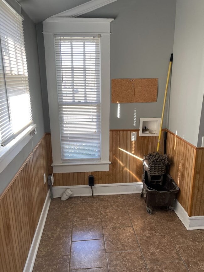 Building Photo - Charming 2br/1ba