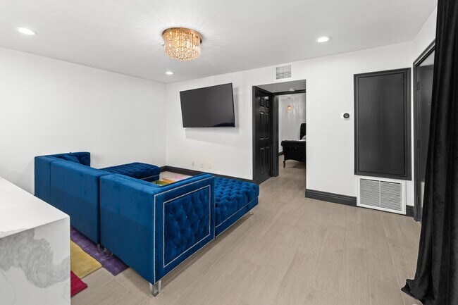 Building Photo - Stunning & fully upgraded 1BR/1BA residence in the heart of Little Italy