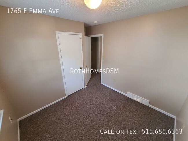 Building Photo - 1765 E Emma Ave