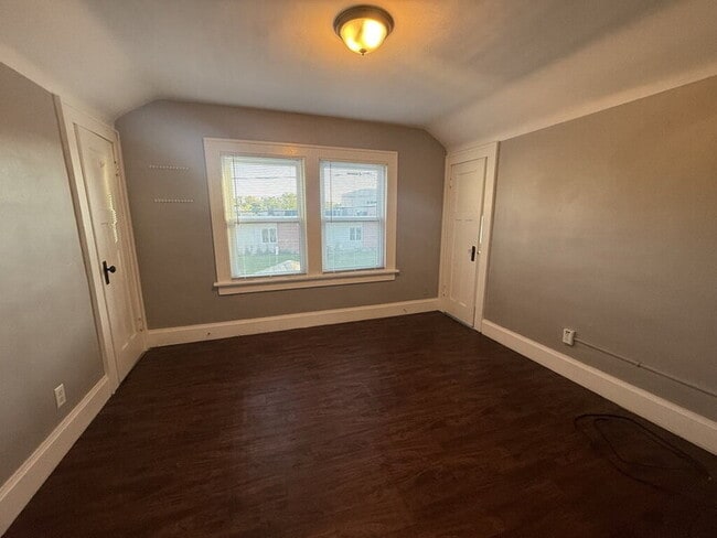 Building Photo - 1106 Garfield Ave