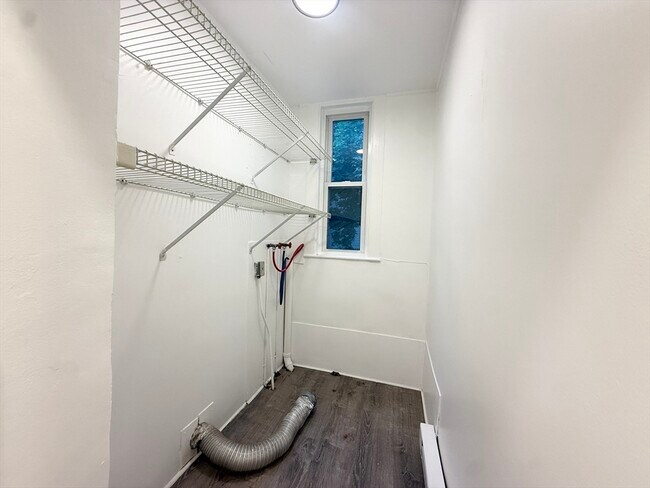 Building Photo - 26 Callender St