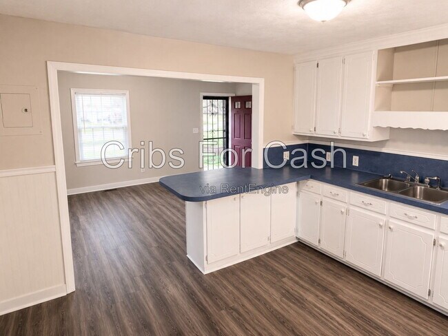 Building Photo - 3251 Meadow Ln