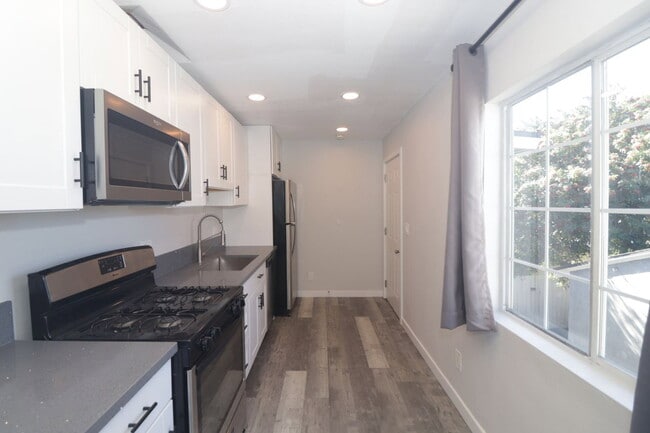 Building Photo - 4239 Swift Ave