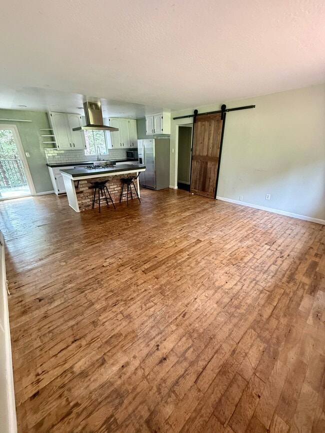 Building Photo - 11599 Upper Pine Hill Dr