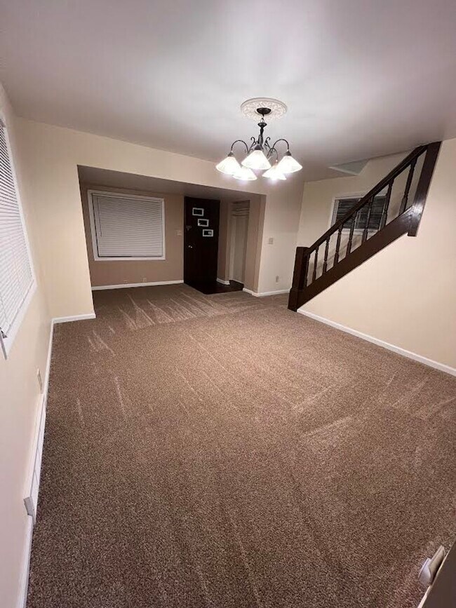 Building Photo - 112 Hazel St