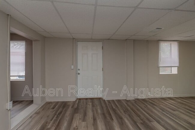 Building Photo - 1547 Heath St