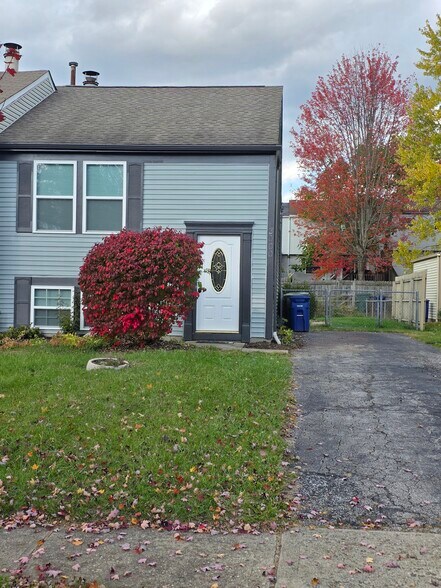 Primary Photo - 3000 Essington Dr