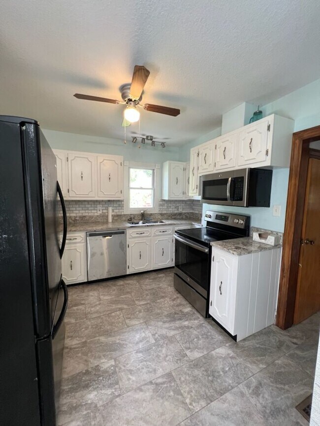 Building Photo - West Asheville Rental